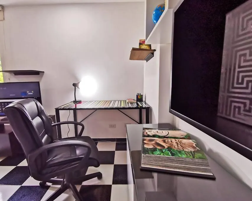 Medellin, Poblado. Perfect For Travel And Work. Daire Kolombiya